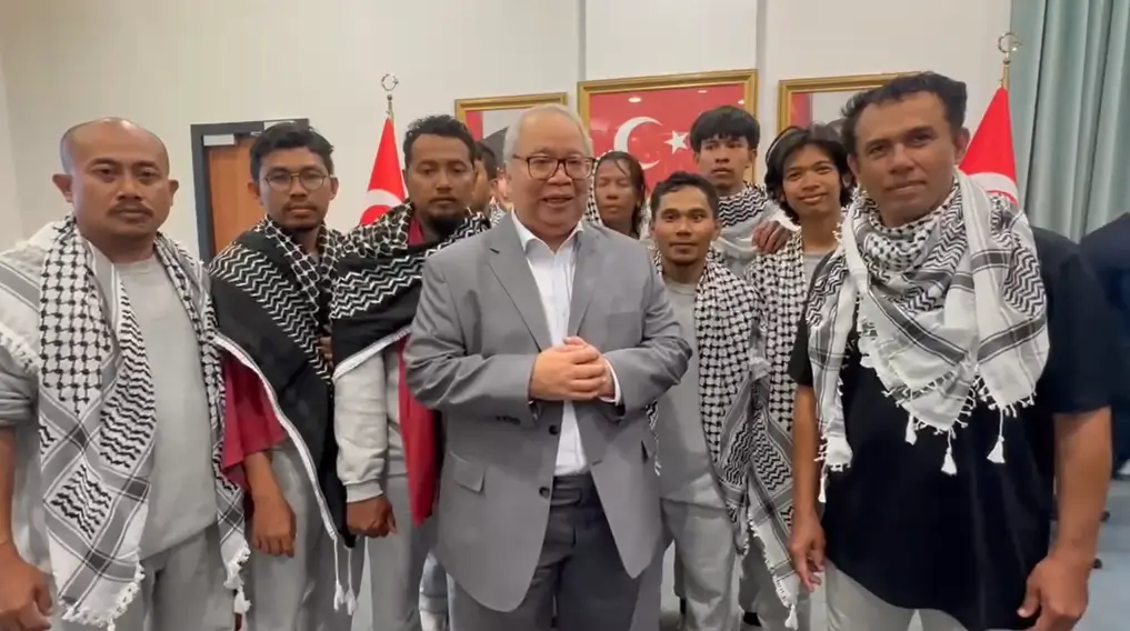 Sembilan relawan WNI Global Sumud Flotilla tiba di Istanbul setelah dibebaskan dari penahanan otoritas Israel.
