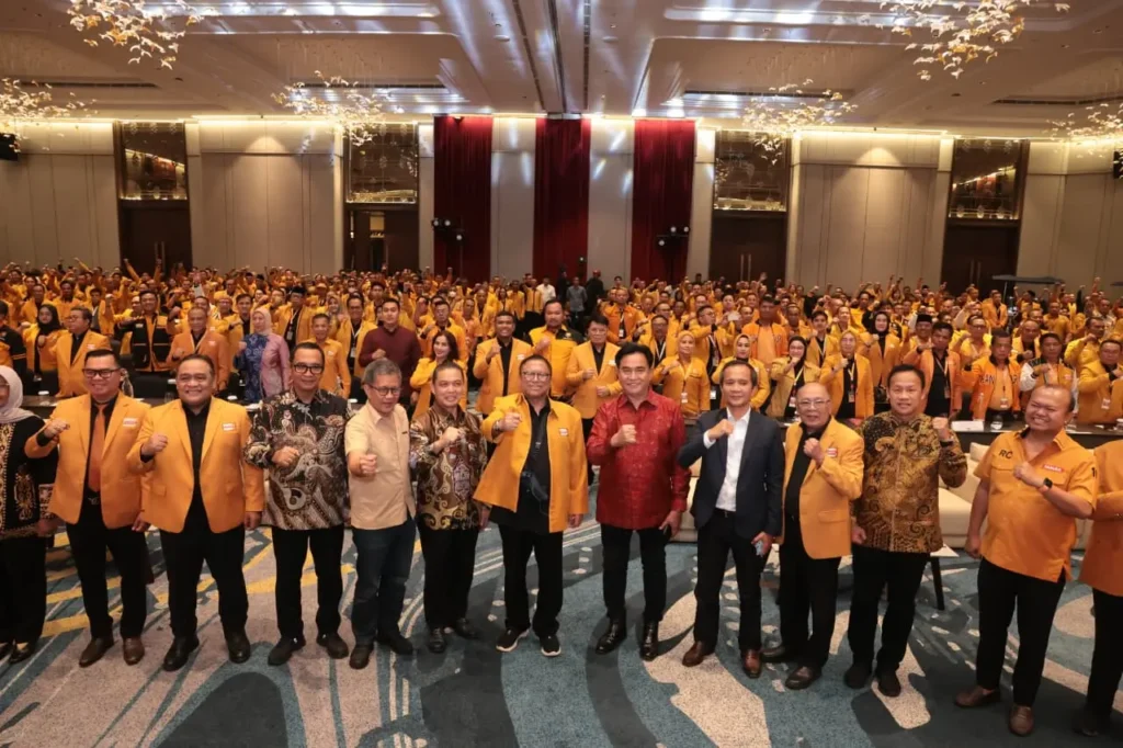 Suasana pembukaan Bimtek Hanura di Pontianak yang dihadiri Gubernur Kalbar, Ria Norsan dan OSO, di Hotel Novotel Pontianak (1/5/2026).
