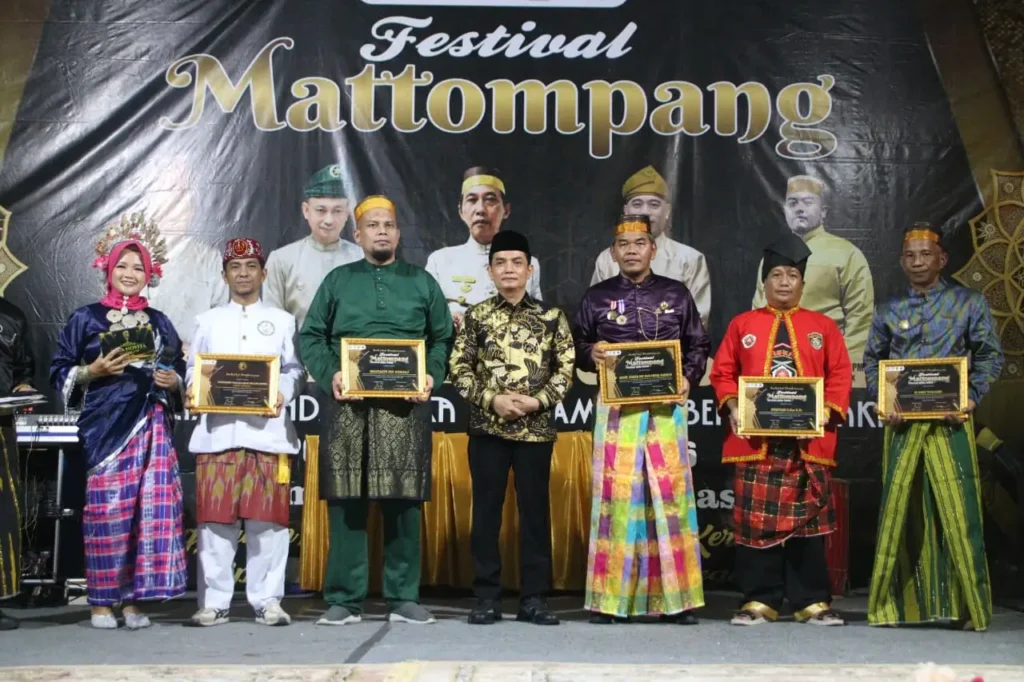 Festival Mattompang di Taman Alun Kapuas Pontianak dengan ritual budaya Bugis.