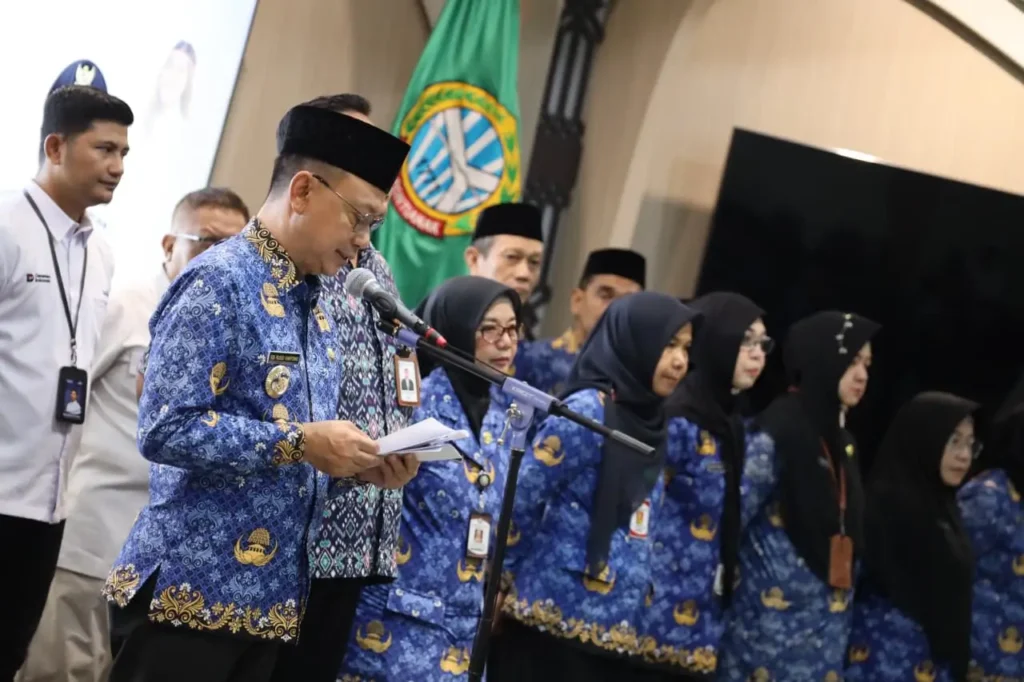 Wali Kota Pontianak Edi Rusdi Kamtono membacakan sambutan Menteri Dalam Negeri dalam rangka Hari Otonomi Daerah 2026.