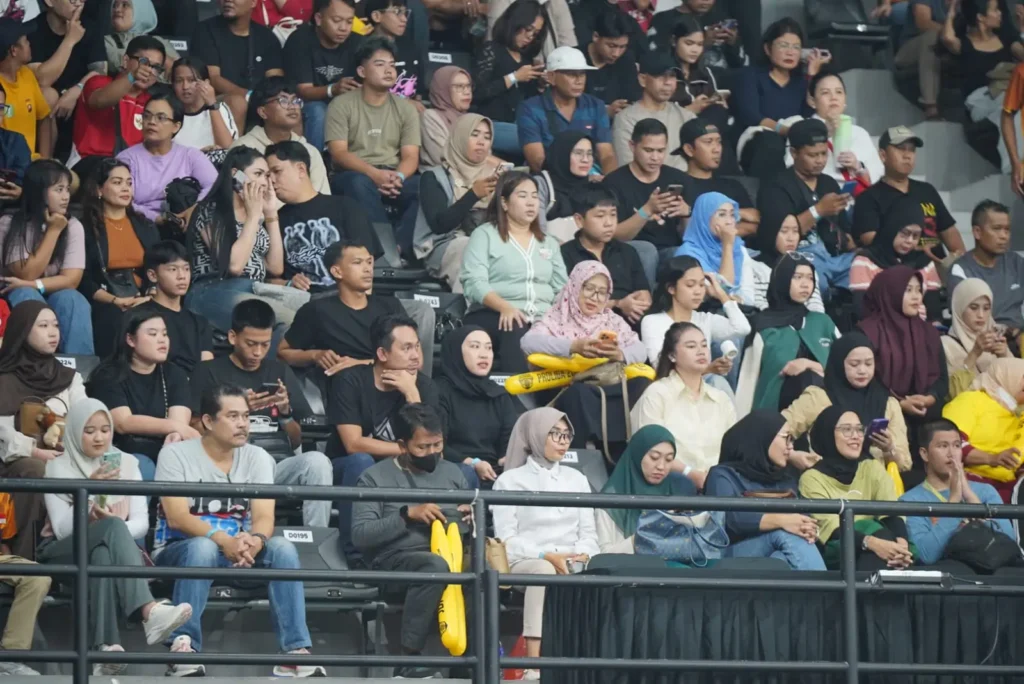 Ribuan suporter memadati GOR Terpadu A Yani Pontianak untuk menyaksikan laga pembuka turnamen AVC Men’s Volleyball Champions League 2026, Rabu (13/5/2026).