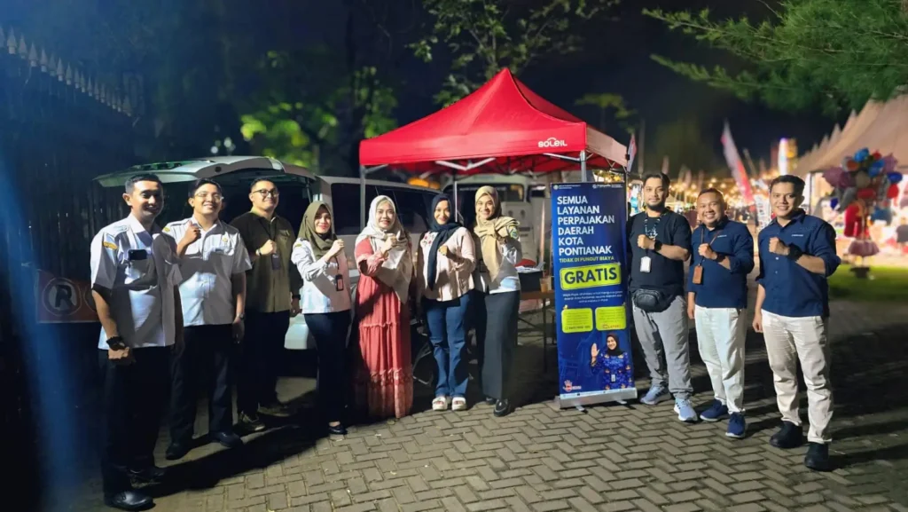 Stand layanan Bapenda Kota Pontianak di acara PRP 2026 Rumah Radakng saat melayani pembayaran PBB-P2 masyarakat.