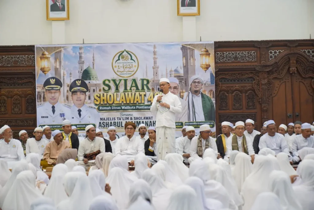 Wali Kota Pontianak Edi Rusdi Kamtono ketika memberikan sambutan dalam Syiar Sholawat 40 di Aula Rumah Dinas Wali Kota Pontianak, Jumat (15/5/2026).