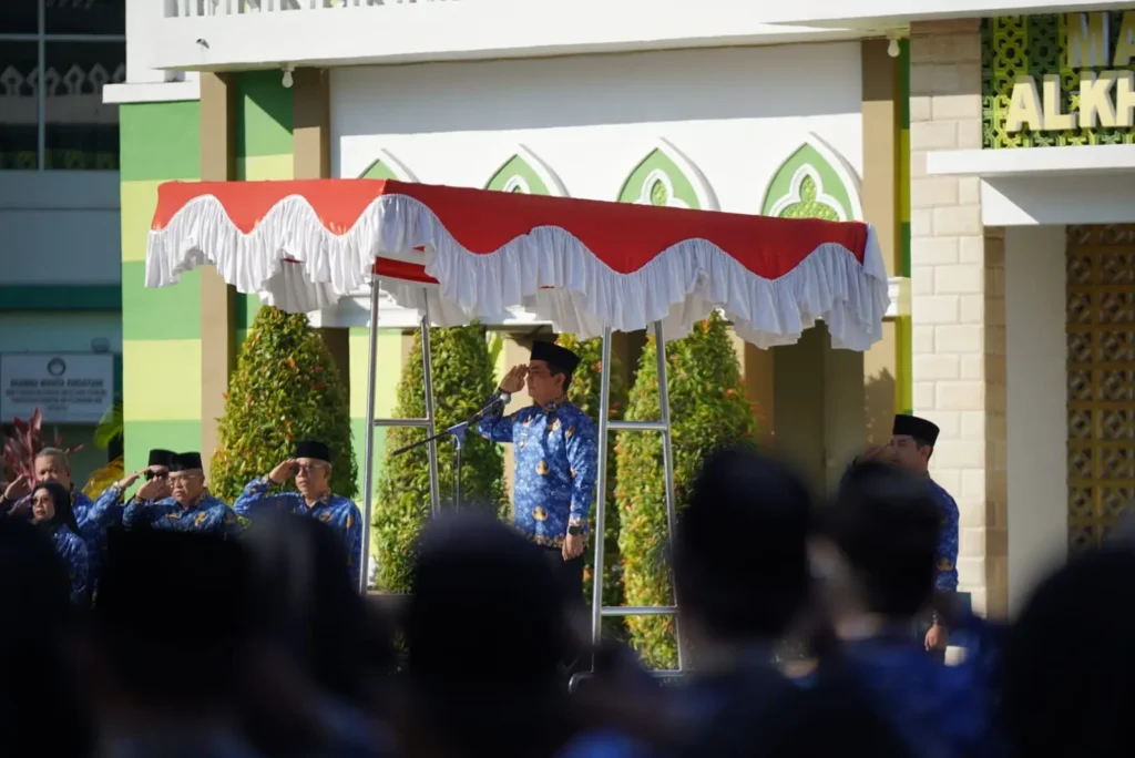 Wakil Wali Kota Pontianak Bahasan memimpin Apel Hari Kebangkitan Nasional ke 118 di halaman Kantor Wali Kota Pontianak, Rabu (19/5/2026).