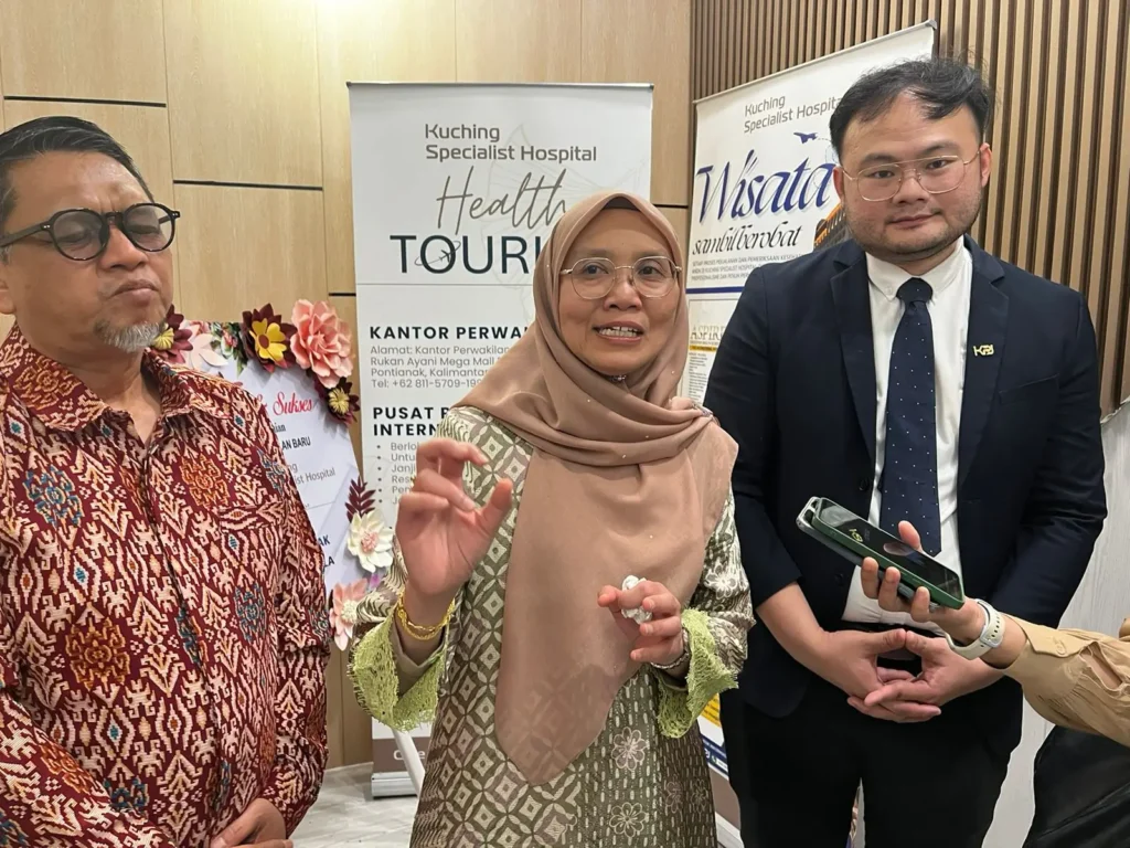 Direktur Utama Kuching Specialist Hospital, Nor Azlina Jemain, saat menghadiri peresmian kantor perwakilan RS Kuching Specialist di Pontianak.