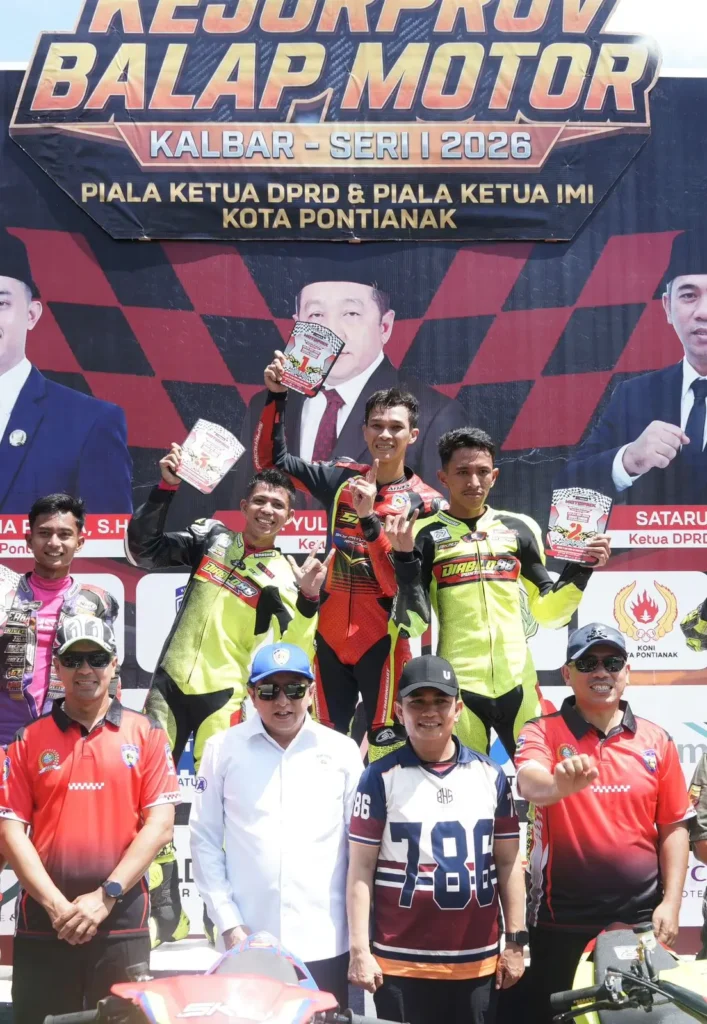 Pembalap Kalbar Yossie Legisadewo meraih juara umum Kejurprov Balap Motor Kalbar Seri 1 di Sirkuit Sultan Syarif Abdurrahman Pontianak.