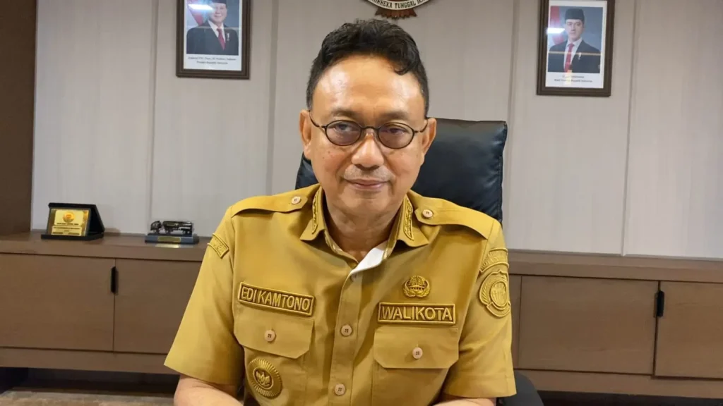 Wali Kota Pontianak Edi Rusdi Kamtono terkait rencana penataan kawasan Ambalat di Jalan Budi Karya Pontianak Selatan.