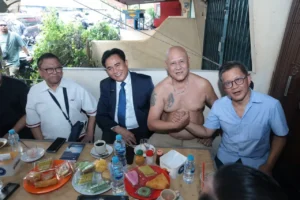 OSO bersama Yusril dan Rocky Gerung ngopi santai di Warkop Asiang Pontianak jelang Bimteknas Hanura 2026.