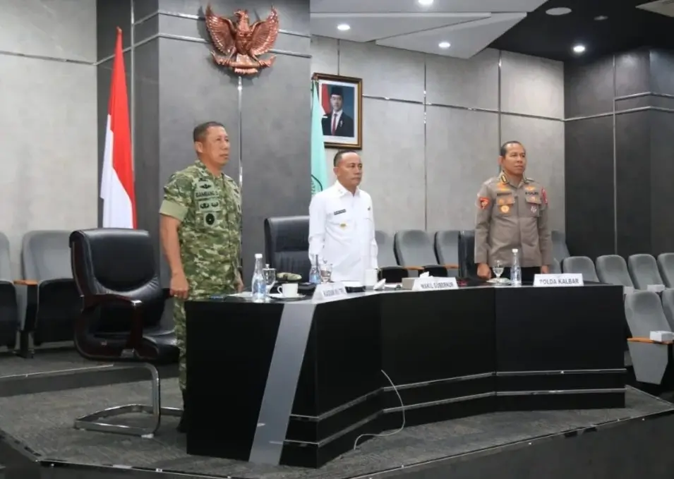 Wakil Gubernur Kalbar Krisantus Kurniawan saat mengikuti Apel Kesiapsiagaan Karhutla Nasional 2026 di Kantor Gubernur Kalbar.