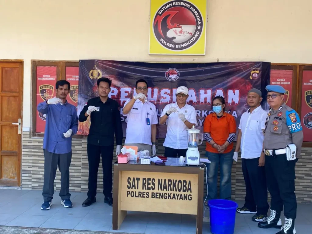 Satresnarkoba Polres Bengkayang memusnahkan barang bukti sabu hasil pengungkapan kasus narkotika di Bengkayang.