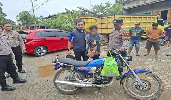 Polisi mengamankan pencuri motor di bengkel wilayah Sekadau Hilir.