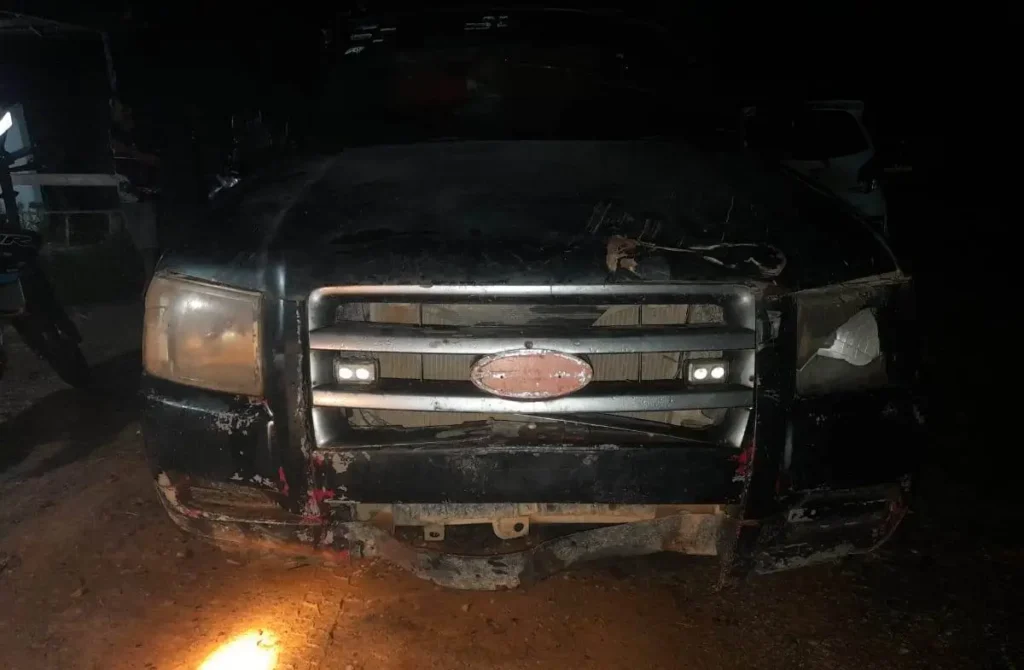 kecelakaan antara sepeda motor dan mobil Ford di Jalan Batang Tarang–Tayan Hulu, Sanggau.