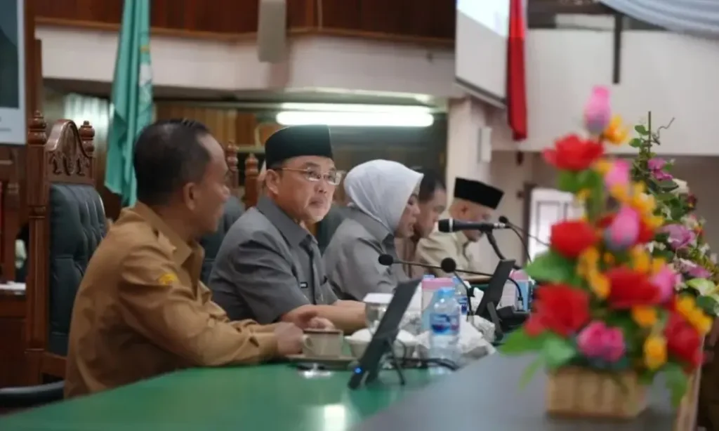 Gubernur Kalimantan Barat Ria Norsan menyampaikan laporan pertanggungjawaban APBD 2025 dalam rapat paripurna DPRD Kalbar di Pontianak.