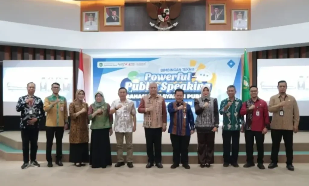 Sekda Kalbar Harisson membuka Bimtek Powerful Public Speaking bagi ASN di Aula BPSDM Kalbar Pontianak.