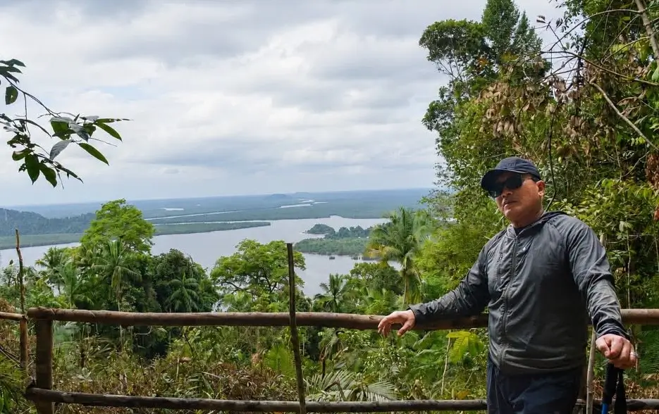 Bupati Kubu Raya Sujiwo meninjau kawasan Bukit Lalang di Batu Ampar yang akan dikembangkan menjadi destinasi wisata unggulan.