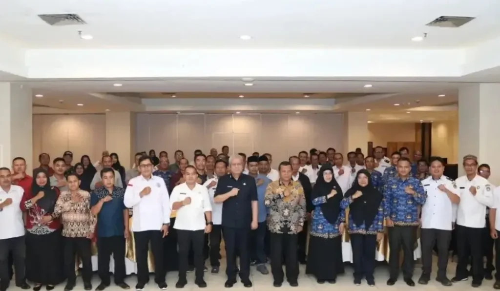 Sekda Kalbar Harisson saat menghadiri rapat penataan desa tahun 2026 di Pontianak, Rabu (17/6/2026).