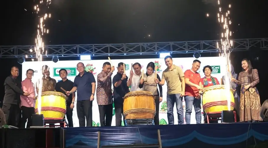Festival Bakcang Singkawang 2026 resmi dibuka Wali Kota Tjhai Chui Mie di halaman Kantor Wali Kota Singkawang.