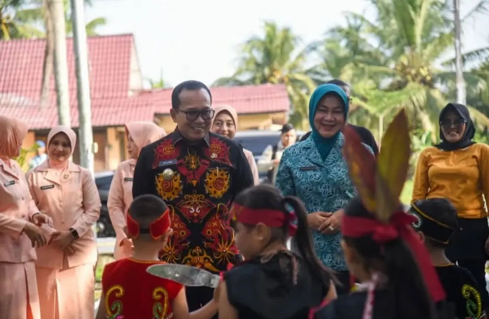 Bupati Kubu Raya Sujiwo membuka kegiatan GEMARIKAN di TK Angkasa Lanud Supadio Sungai Raya.