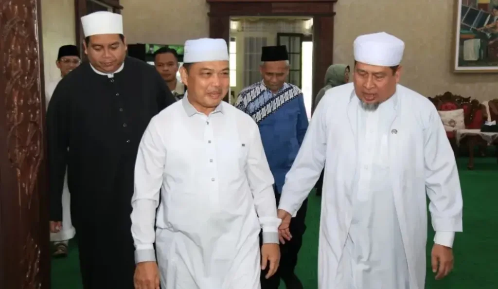 Gubernur Kalimantan Barat Ria Norsan saat menghadiri wisuda Pondok Tahfidz Ashqaf di Pendopo Gubernur Kalbar.