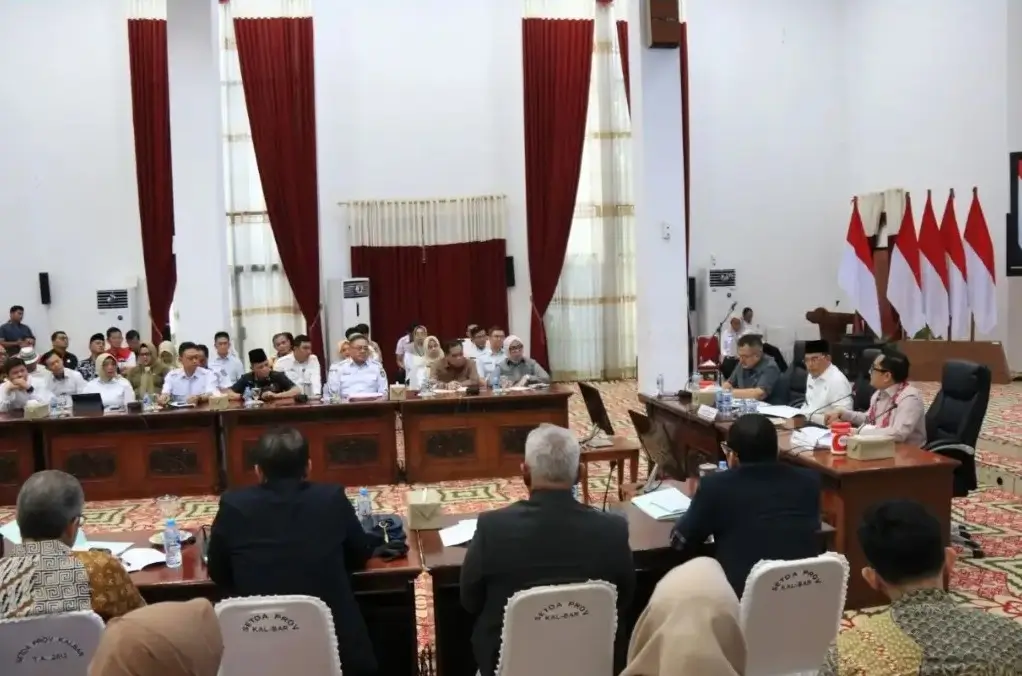 Gubernur Kalbar Ria Norsan menyampaikan usulan percepatan pemekaran Kapuas Raya saat kunjungan kerja DPR RI di Pontianak.