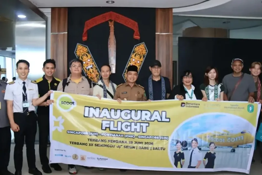 Gubernur Kalbar Ria Norsan meresmikan penerbangan Scoot Airlines rute Pontianak-Singapura di Bandara Supadio.