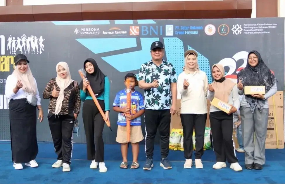 Sekda Kalbar Harisson menghadiri peringatan Harganas 2026 di Halaman Museum Provinsi Kalbar bersama masyarakat Pontianak.