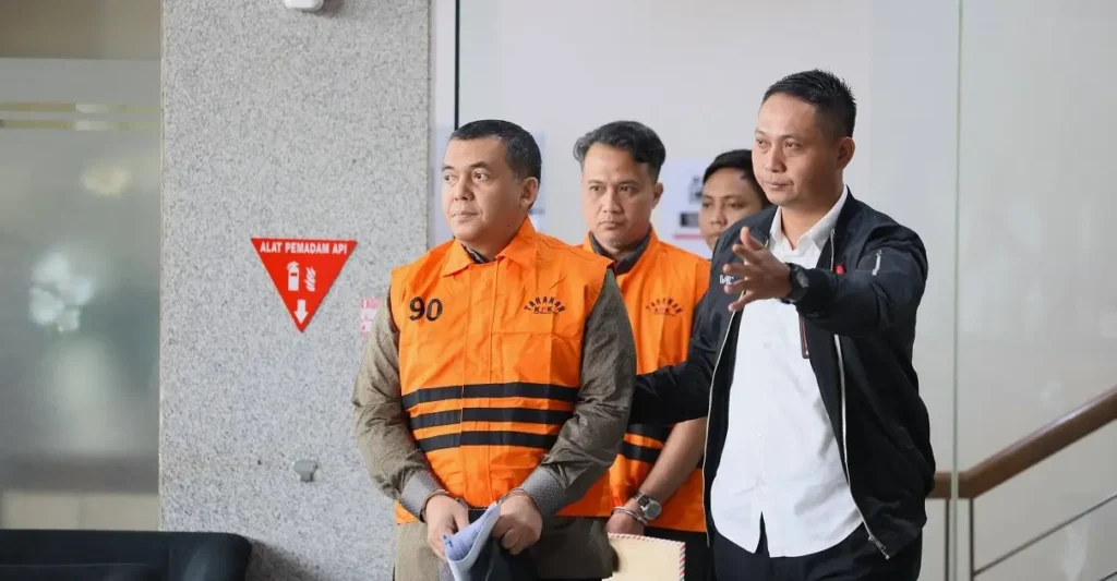 Dugaan korupsi izin tinggal WNA yang menyeret pejabat tinggi imigrasi.