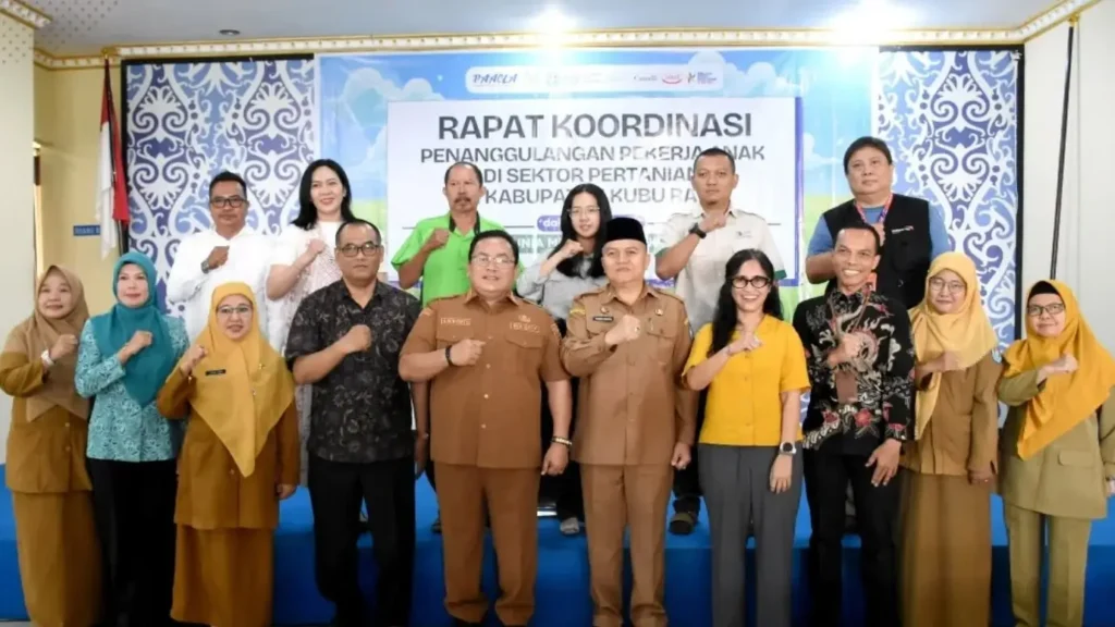 Wakil Bupati Kubu Raya Sukiryanto saat menghadiri rapat koordinasi penanggulangan pekerja anak di sektor perkebunan sawit di Aula Bank Kalbar Cabang Kubu Raya.