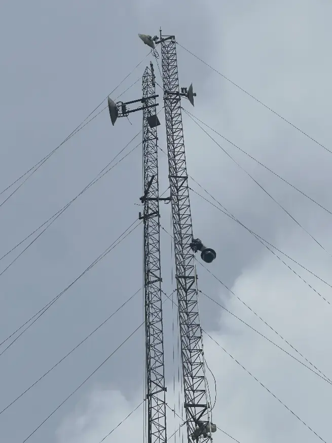 Menara CCTV berbasis AI untuk mendukung deteksi dini asap dan api secara real time dalam upaya pencegahan karhutla.