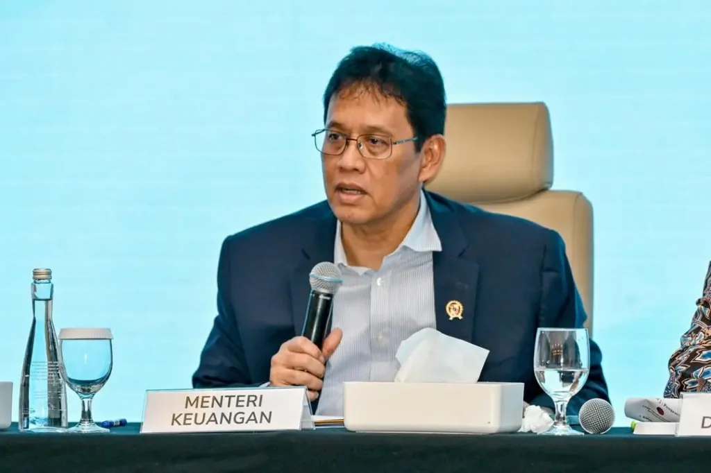 Menteri Keuangan Purbaya Yudhi Sadewa terkait aturan baru DHE SDA yang mewajibkan eksportir menyimpan dolar di bank dalam negeri.