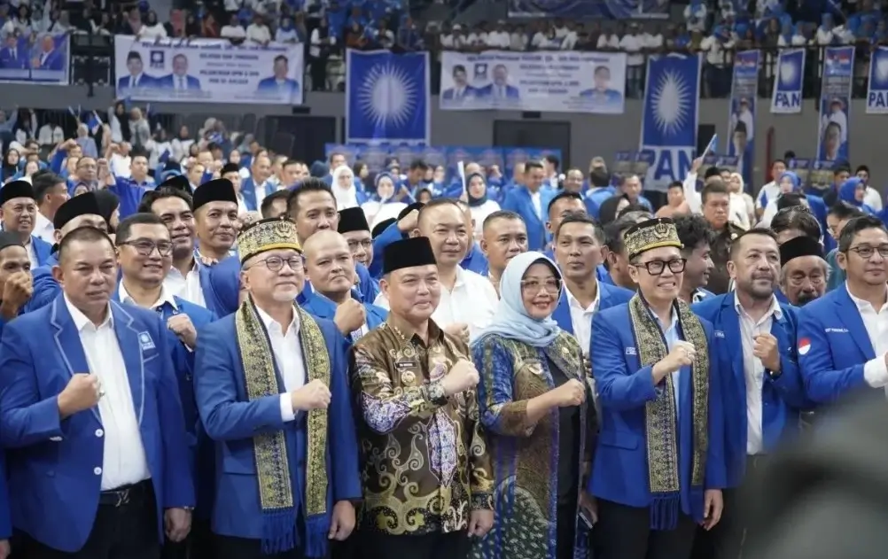 Gubernur Kalbar Ria Norsan menghadiri pelantikan pengurus DPW dan DPD PAN se-Kalimantan Barat di Pontianak.