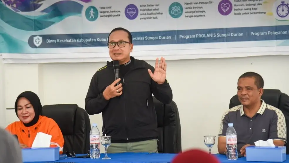Bupati Kubu Raya Sujiwo menyampaikan arahan terkait pelayanan Puskesmas yang harus tetap berjalan saat hari libur.