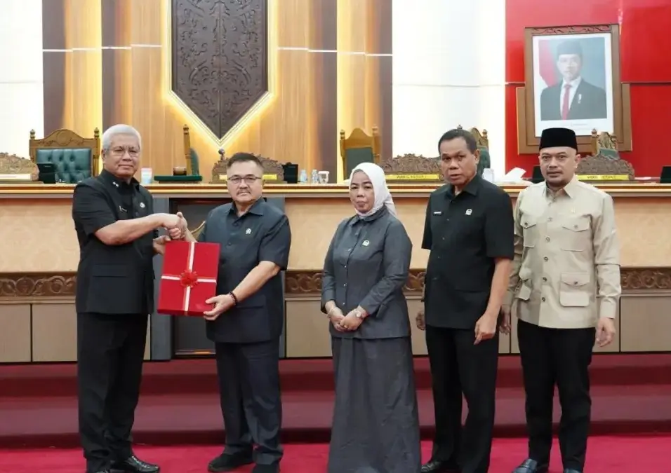 Sekretaris Daerah Kalimantan Barat Harisson menyampaikan jawaban eksekutif dalam Rapat Paripurna DPRD Kalbar di Pontianak.