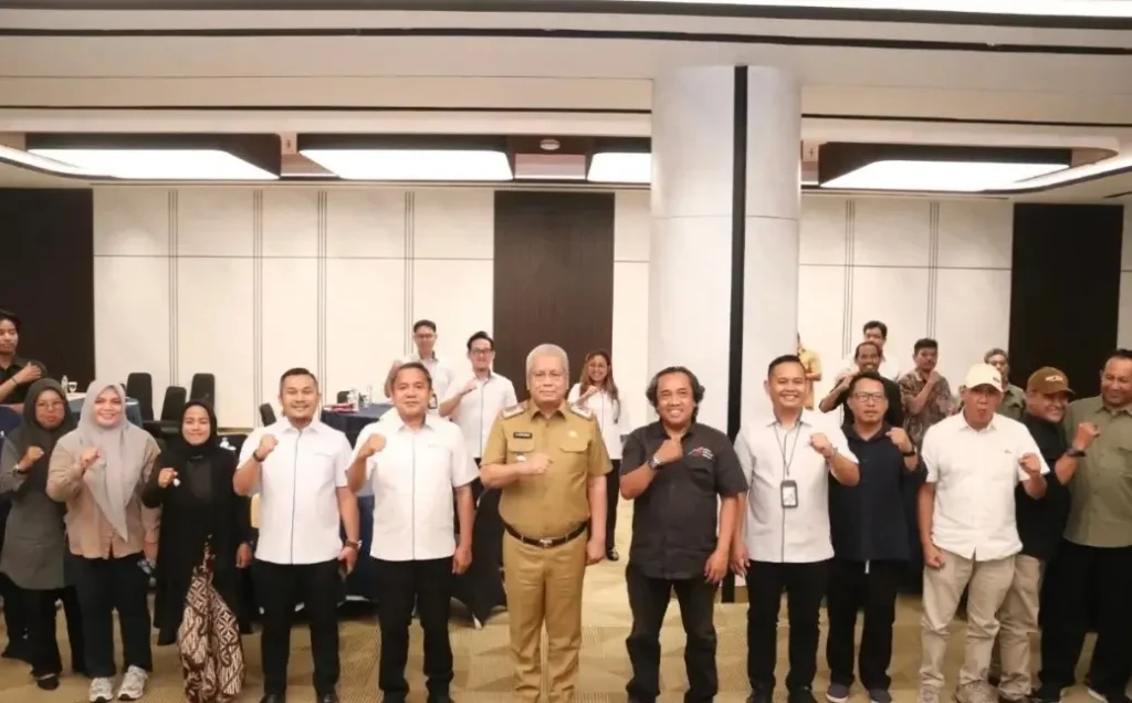 Sekda Kalbar Harisson membuka kegiatan sinergi antara BPJS Ketenagakerjaan dan AMSI Kalbar untuk meningkatkan kepesertaan jaminan sosial pekerja.