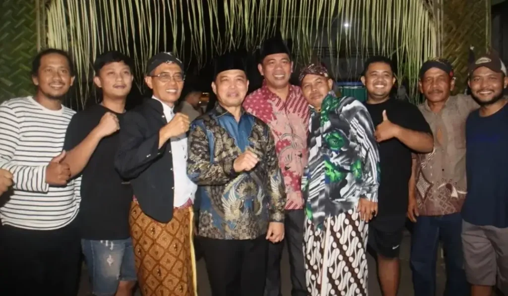 Gubernur Kalimantan Barat Ria Norsan menghadiri HUT ke-62 Kesenian Kuda Kepang Maju Tresno di Siantan Hulu, Pontianak.