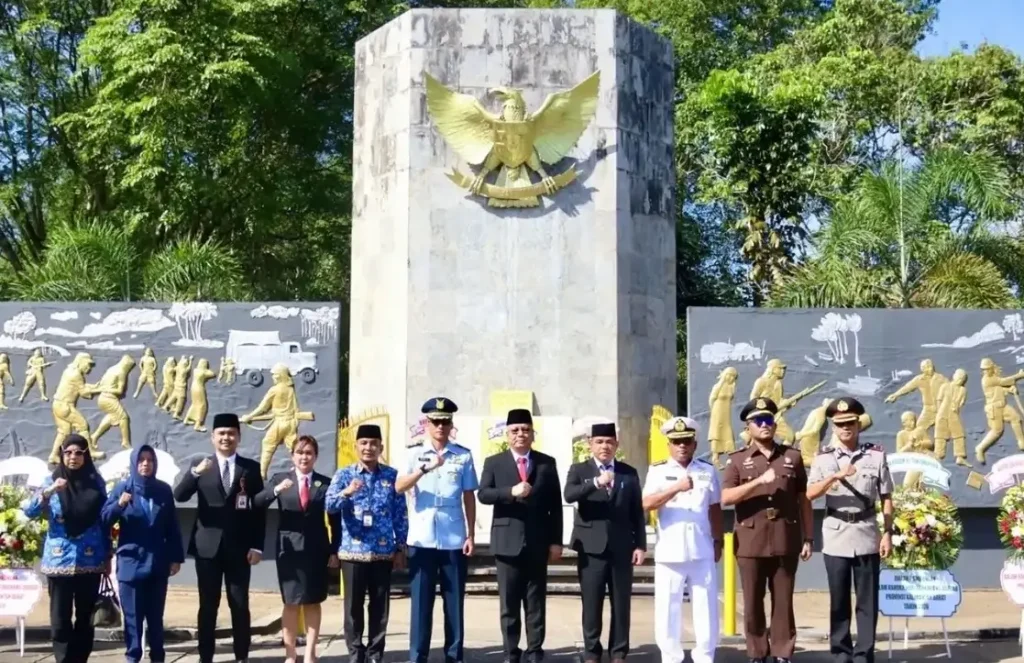 Sekda Kalbar usai upacara Hari Berkabung Daerah di Makam Juang Mandor Landak untuk mengenang Tragedi Mandor.
