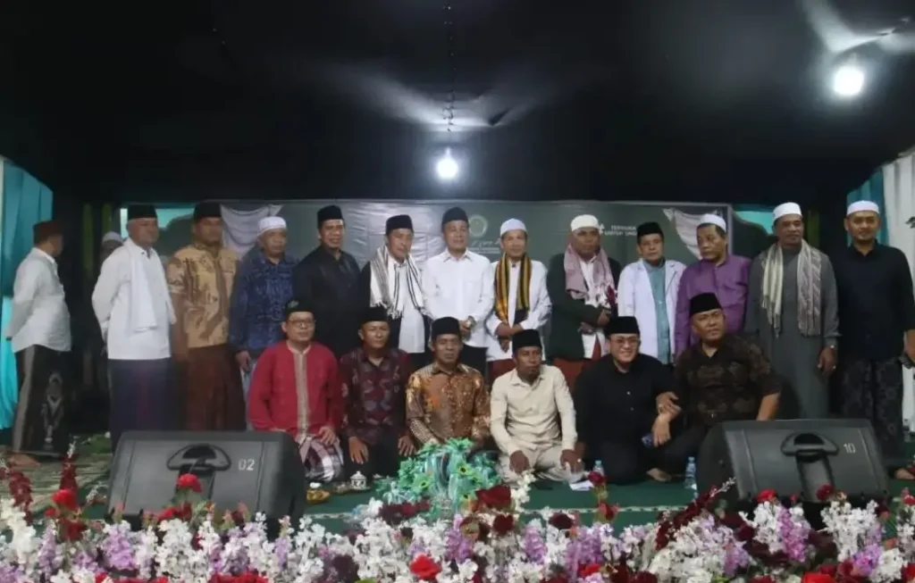 Wakil Gubernur Kalbar Krisantus Kurniawan menghadiri Haflatul Imtihan dan pelepasan santri di Mempawah.