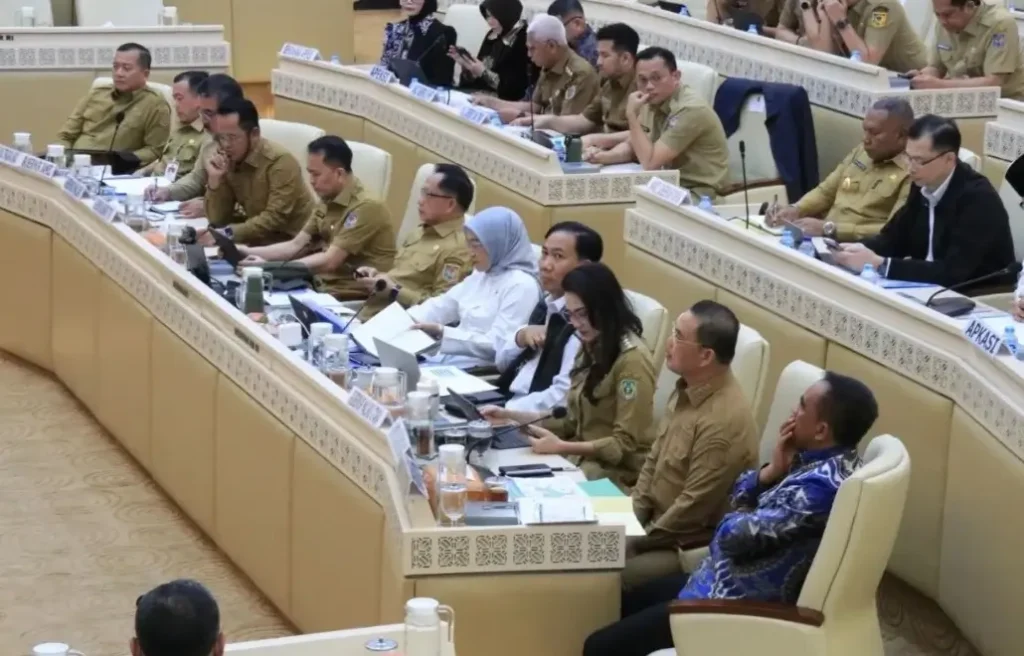 Gubernur Kalbar Ria Norsan saat mengikuti RDP bersama Komisi II DPR RI membahas beban PPPK terhadap APBD daerah di Jakarta.