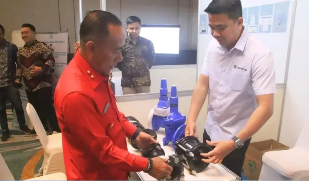 Wakil Gubernur Kalbar Krisantus Kurniawan menghadiri Rakerda Perpamsi Kalbar 2026 di Hotel Novotel Pontianak.