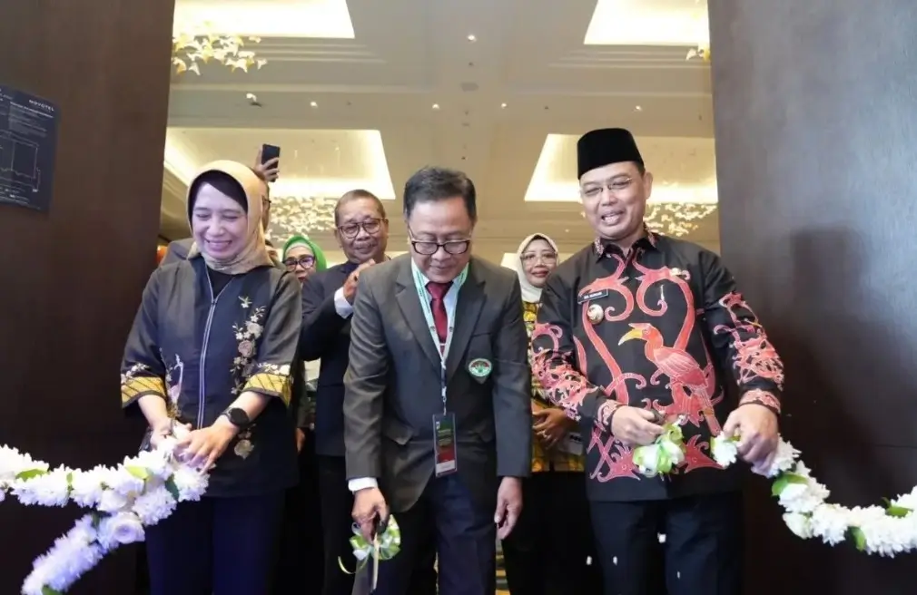 Gubernur Kalbar Ria Norsan membuka Rakernas ARSADA ke-16 di Hotel Novotel Pontianak.