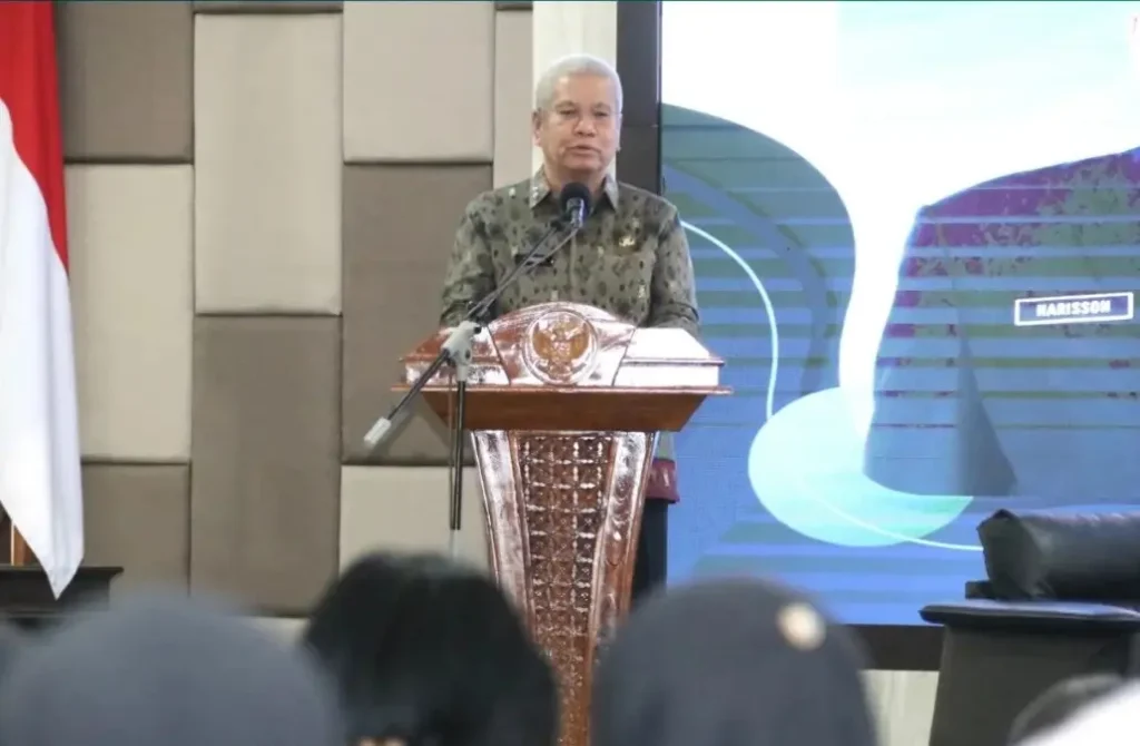 Sekda Kalbar Harisson membuka Rakor PPID se-Kalimantan Barat Tahun 2026 di Aula Garuda Kantor Gubernur Kalbar.