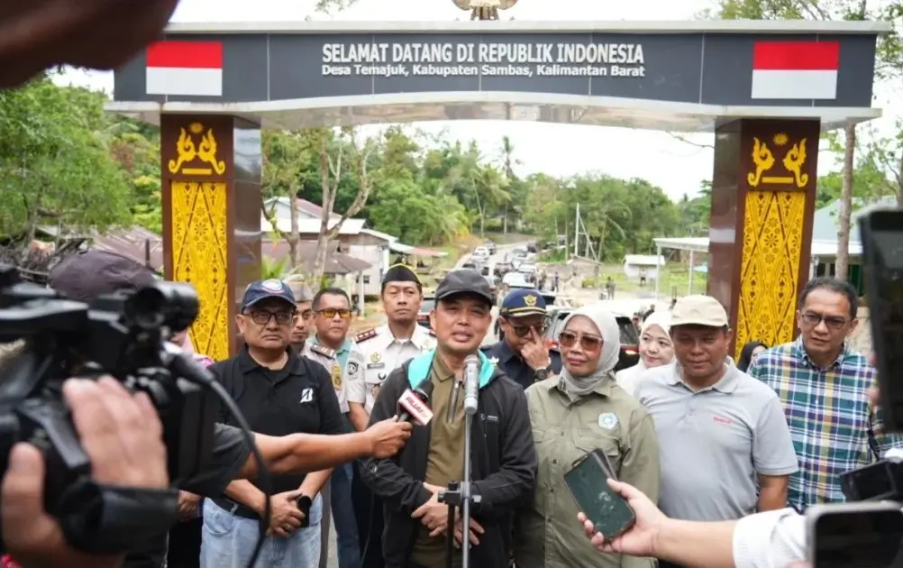 Gubernur Kalimantan Barat Ria Norsan meninjau kesiapan Pos Lintas Batas (PLB) Temajuk di Kabupaten Sambas menjelang reaktivasi 2026.