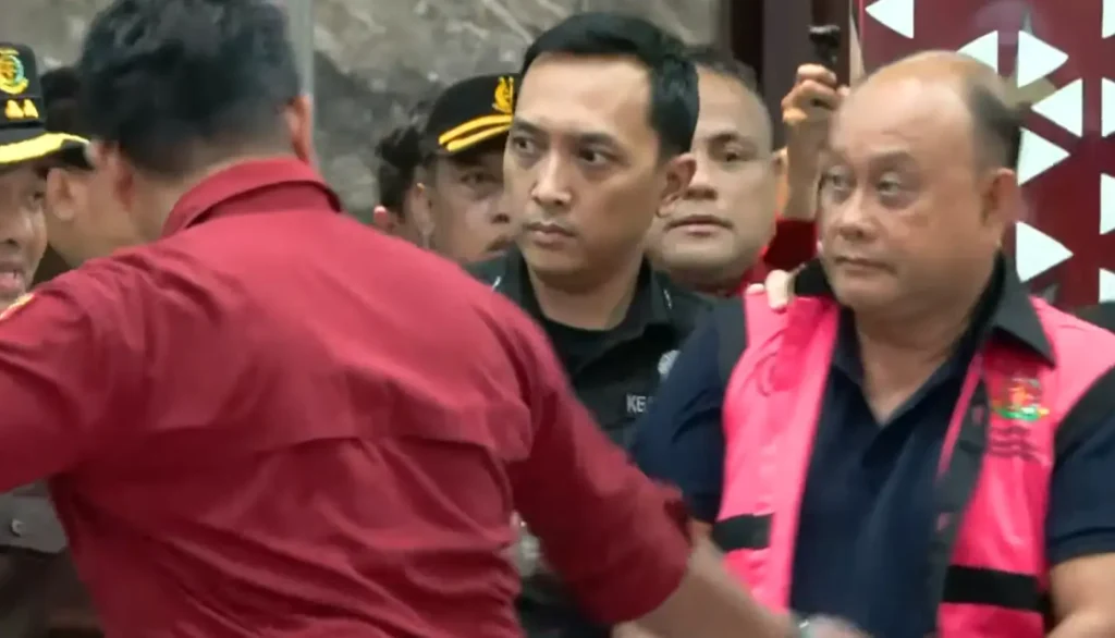 Mantan Kepala Badan Gizi Nasional (BGN) Dadan Hindayana usai ditetapkan sebagai tersangka dugaan korupsi Program Makan Bergizi Gratis (MBG).