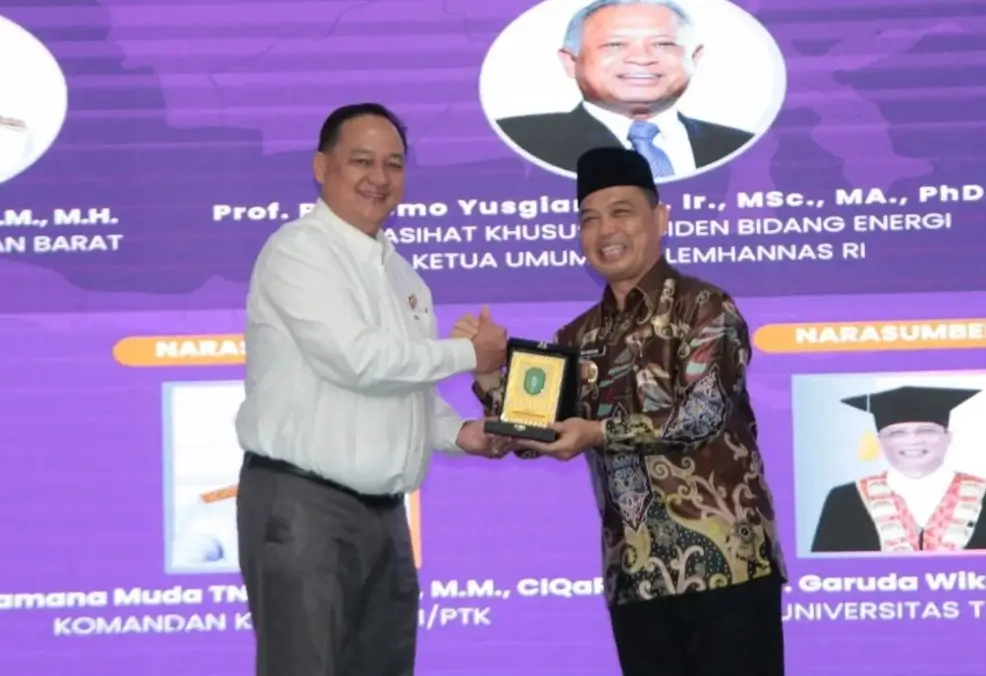 Gubernur Kalimantan Barat Ria Norsan saat membuka Seminar Kebangsaan di Aula Garuda Kantor Gubernur Kalbar.