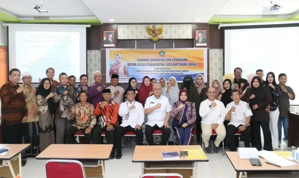 Sekda Kalbar Harisson dalam seminar sinergi pemanfaatan dana CSR untuk program kesejahteraan masyarakat di Pontianak.