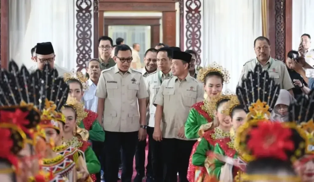 Gubernur Kalbar Ria Norsan melantik pengurus DPC HKTI se-Kalimantan Barat di Pontianak.