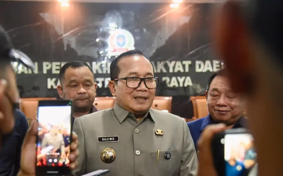 Bupati Kubu Raya Sujiwo menyampaikan prioritas APBD Kubu Raya 2027 dalam rapat paripurna DPRD Kubu Raya.
