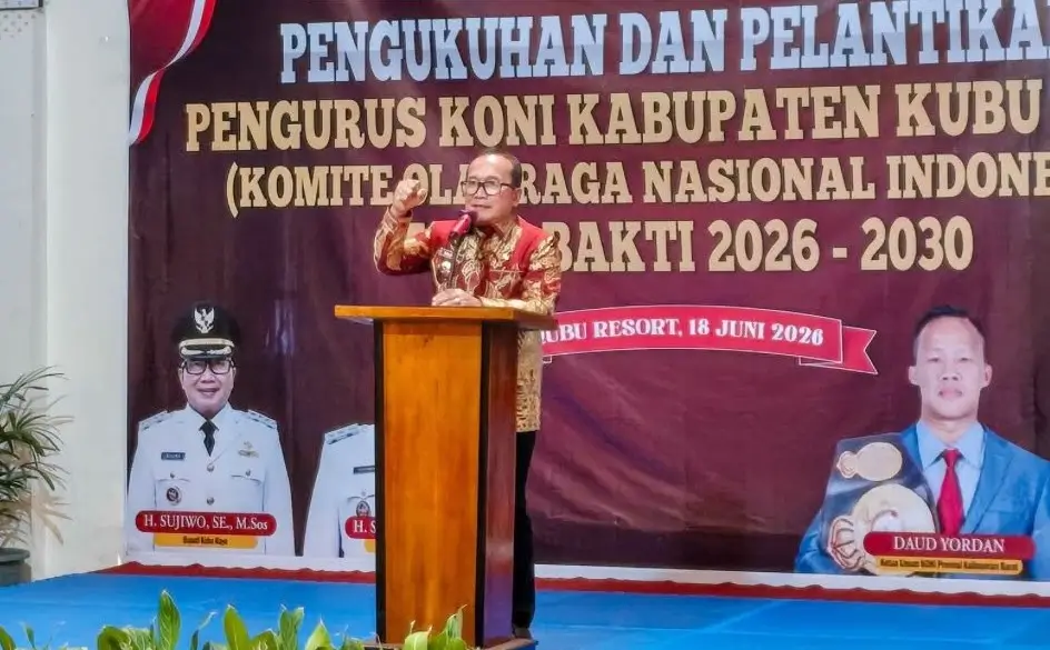 Bupati Kubu Raya Sujiwo saat memberikan arahan dalam pelantikan pengurus KONI Kubu Raya di Qubu Resort Sungai Raya.