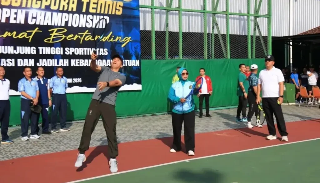 Pembukaan Tanjungpura Tenis Open Championship 2026 di Lapangan Tenis Palapa Pontianak.