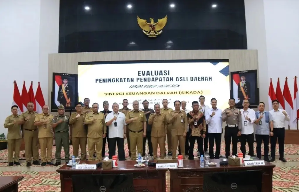 Wakil Gubernur Kalimantan Barat Krisantus Kurniawan memimpin FGD SIKADA untuk membahas strategi peningkatan Pendapatan Asli Daerah (PAD) di Pontianak.